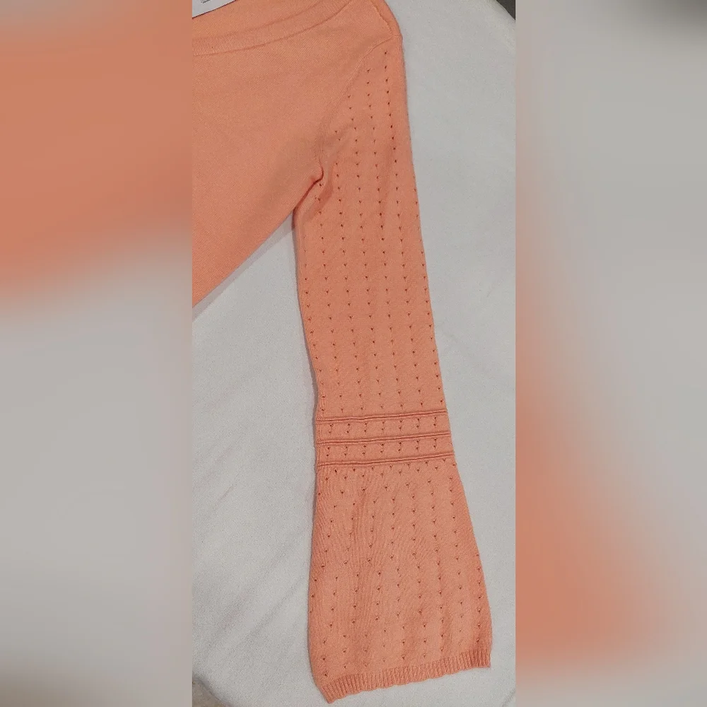Guess Orange V-Neck Sweater Lightweight Knit - Picture 8 of 10